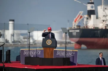 Trump menyatakan ingin mengambil minyak Iran jika memiliki kendali penuh. Pernyataan itu disampaikan saat konflik AS-Iran memanas dan Selat Hormuz terancam.