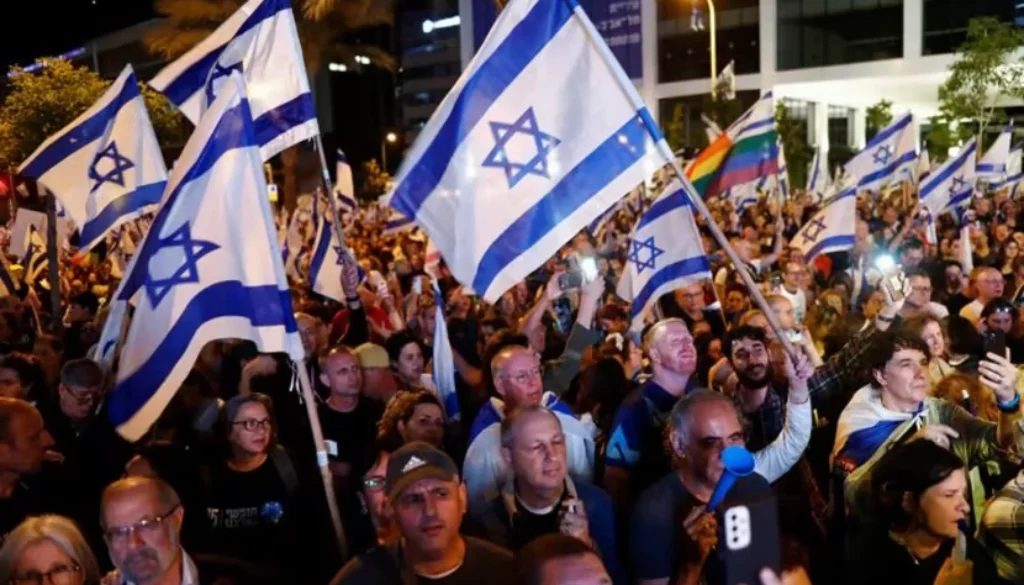 Survei terbaru menunjukkan mayoritas warga Israel menolak gencatan senjata dengan Iran, sementara dukungan terhadap Netanyahu terus menurun.