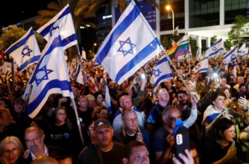 Survei terbaru menunjukkan mayoritas warga Israel menolak gencatan senjata dengan Iran, sementara dukungan terhadap Netanyahu terus menurun.