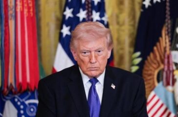 Trump membuka peluang negosiasi lanjutan AS–Iran di Pakistan, di tengah ketegangan blokade Selat Hormuz yang memicu lonjakan harga energi global.