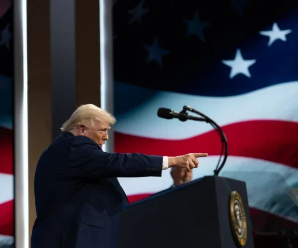 Trump menolak memperpanjang gencatan senjata dengan Iran dan memberi sinyal perang segera berakhir, sambil membuka peluang negosiasi lanjutan.