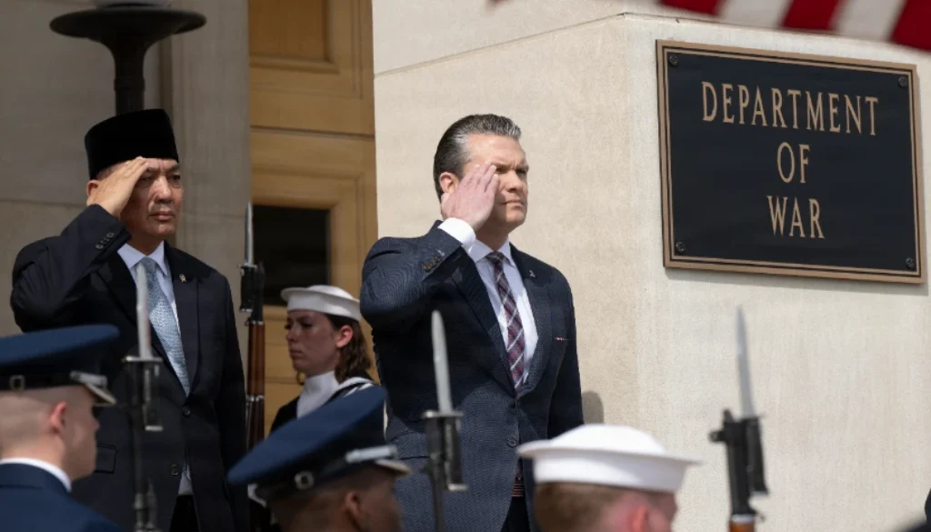 Indonesia masih mengkaji usulan izin overflight pesawat militer AS, dengan menekankan kedaulatan udara dan prinsip politik luar negeri bebas aktif.