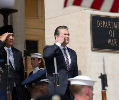 Indonesia masih mengkaji usulan izin overflight pesawat militer AS, dengan menekankan kedaulatan udara dan prinsip politik luar negeri bebas aktif.