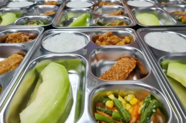 Program Makan Bergizi Gratis disebut mendorong ekonomi daerah dengan anggaran Rp1 triliun per hari yang mengalir ke pekerja, UMKM, dan pemasok pangan.