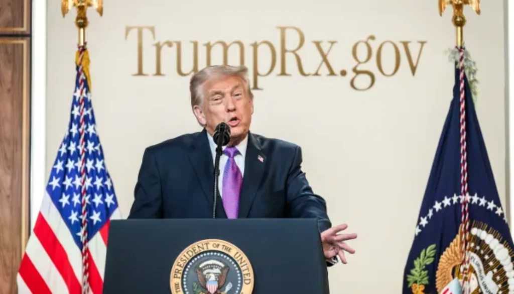 Trump menyebut Iran siap menyerahkan uranium diperkaya, membuka peluang kesepakatan nuklir baru di tengah ketegangan Selat Hormuz dan sanksi AS.