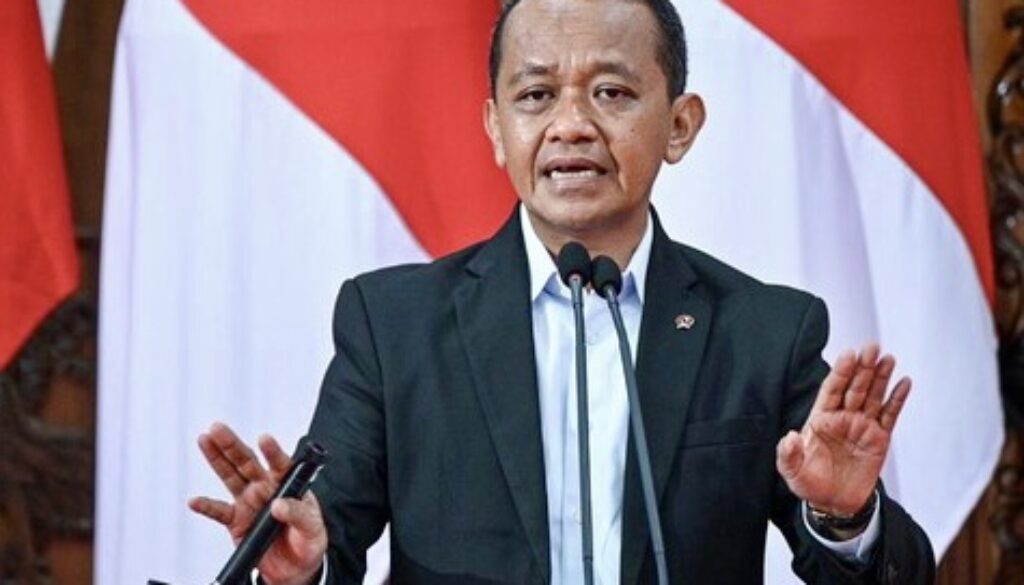 Menteri ESDM Bahlil Lahadalia menanggapi isu reshuffle kabinet Prabowo, minta publik menunggu keputusan Presiden di tengah beredarnya sejumlah nama calon.