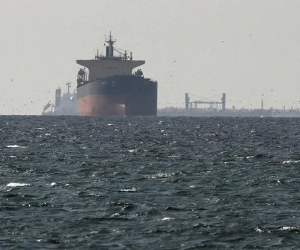 Iran kembali membatasi Selat Hormuz setelah blokade AS berlanjut, memicu kekhawatiran global dan lonjakan harga energi dunia.