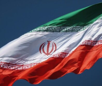 Iran ancam serang AS dan Israel jika gencatan senjata berakhir pada 22 April 2026, sementara peluang perpanjangan kesepakatan dinilai kecil.