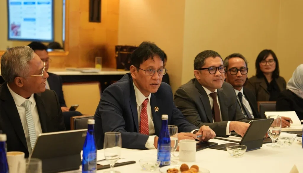 Menkeu Purbaya yakinkan investor global bahwa defisit APBN tetap dijaga di bawah 3% PDB saat pertemuan IMF-World Bank Spring Meeting.