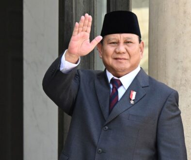 Presiden Prabowo mengungkap alasan banyak negara mempelajari MBG RI yang mampu menjangkau 60 juta penerima, sekaligus mendorong ekonomi & serap tenaga kerja.