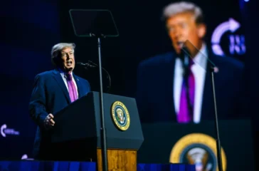 Trump perintahkan tembak kapal penanam ranjau di Selat Hormuz dan klaim AS kuasai jalur, sementara Iran menolak membuka kembali selat.
