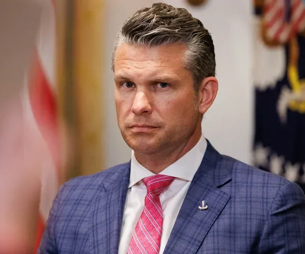 Menhan AS Pete Hegseth hadapi Kongres soal perang Iran, di tengah kritik Demokrat dan rencana anggaran militer AS 2027 yang melonjak.