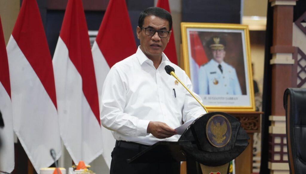 Mentan Amran kritik kebijakan IMF yang dinilai merusak pertanian RI, sebut impor bebas hancurkan kedelai dan susu, BUMN disiapkan untuk perkuat produksi pangan.