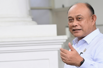 Presiden Prabowo mengganti Dadan Hindayana dari jabatan Kepala BGN setelah evaluasi 1,5 tahun. Masalah disiplin SOP, tata kelola, dan kualitas MBG disoroti.