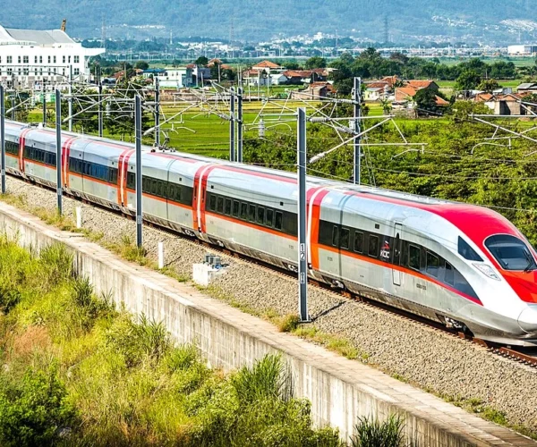 Restrukturisasi utang Whoosh disebut telah rampung dan tinggal diumumkan, pemerintah memastikan solusi sudah disepakati serta menjaga kredibilitas RI.