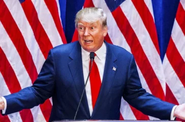 Presiden AS Donald Trump dilaporkan tidak puas dengan proposal damai Iran, sementara konflik terus menekan harga minyak global dan upaya diplomasi masih buntu.