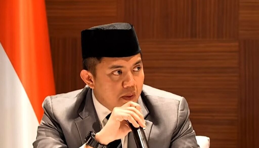 Seskab Teddy meminta publik menunggu kepastian soal isu reshuffle kabinet oleh Presiden Prabowo, meski sebelumnya disebut belum ada rencana perombakan.