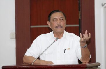 Luhut optimistis ekonomi Indonesia tetap kuat di tengah gejolak global. Ia mengajak investor berinvestasi karena RI diyakini tak akan runtuh.