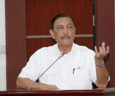 Luhut optimistis ekonomi Indonesia tetap kuat di tengah gejolak global. Ia mengajak investor berinvestasi karena RI diyakini tak akan runtuh.