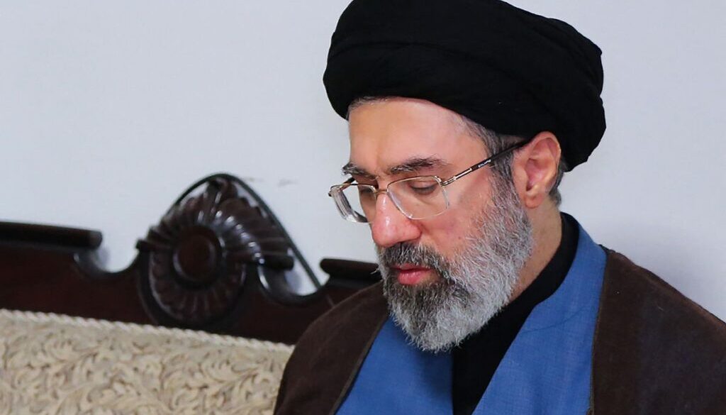 Pemimpin Iran Mojtaba Khamenei menegaskan tak ingin perang dengan AS dan Israel, tetapi tetap mempertahankan hak negara di tengah negosiasi gencatan senjata.