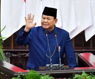 Presiden Prabowo mengingatkan SDM unggul RI tak menggunakan kepandaian untuk bangsa lain dan tekankan pentingnya hilirisasi demi masa depan RI yang lebih maju.