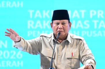 Presiden Prabowo Subianto berkelakar terkait mata uang dolar AS dan rupiah saat meresmikan Koperasi Merah Putih serta meminta masyarakat Indonesia tidak panik.