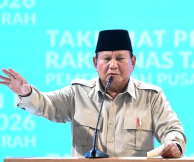 Presiden Prabowo Subianto menanggapi seruan “kabur aja”, Ia menyebut Indonesia terang dan aman serta ajak masyarakat lebih objektif melihat kondisi global.