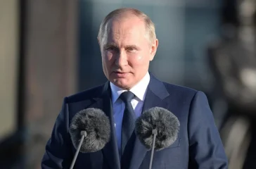 Presiden Rusia Vladimir Putin bertemu Menlu Iran Abbas Araghchi di Rusia, menawarkan mediasi konflik Timur Tengah dan tegaskan komitmen strategis kedua negara.