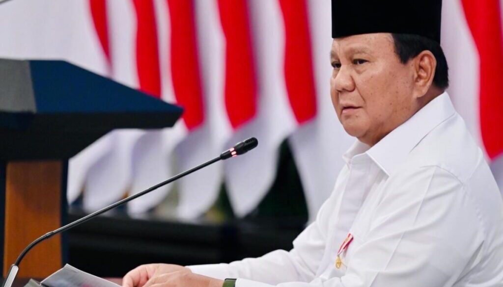 Presiden Prabowo memerintahkan perbaikan 1.800 perlintasan kereta di Jawa dengan anggaran Rp4 triliun, termasuk pembangunan flyover usai kecelakaan di Bekasi.