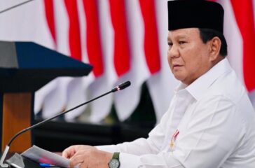 Presiden Prabowo memerintahkan perbaikan 1.800 perlintasan kereta di Jawa dengan anggaran Rp4 triliun, termasuk pembangunan flyover usai kecelakaan di Bekasi.