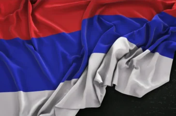 Bank Sentral Rusia menjual 22 ton emas sejak awal 2026 untuk menutup defisit anggaran, di tengah tekanan ekonomi dan lonjakan perdagangan emas domestik.