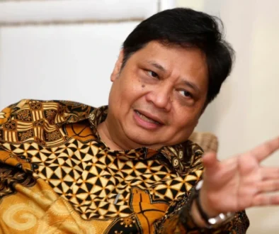 Menko Bidang Perekonomian Airlangga Hartarto menyebut kebijakan Work from Home (WFH) ASN tiap Jumat dapat menghemat APBN hingga Rp6,2 triliun