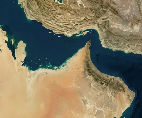 Iran membantah mengenakan tarif tol kapal di Selat Hormuz dan menyebut biaya hanya untuk navigasi serta perlindungan.