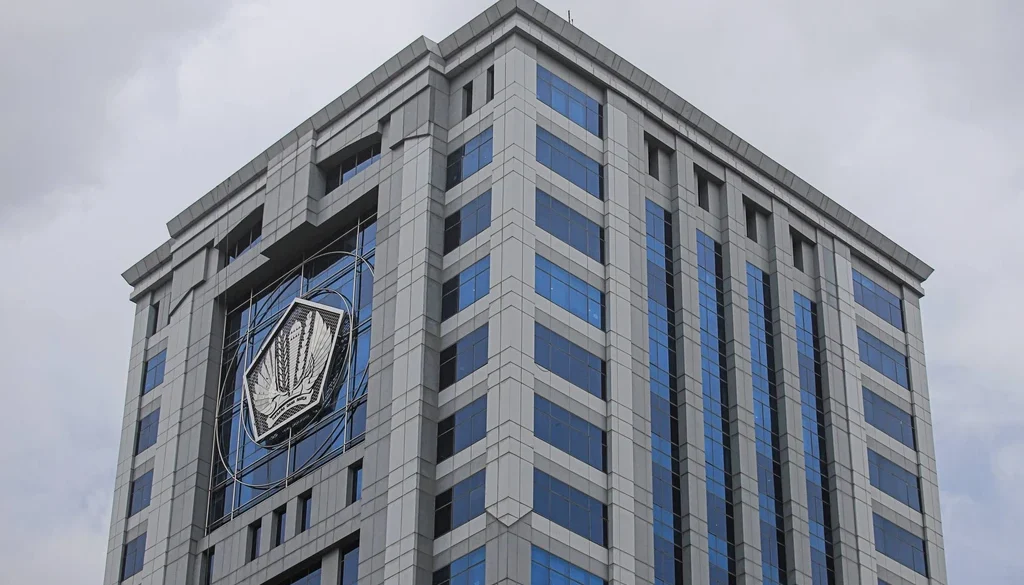 Survei Cyrus Network menunjukkan 70 persen publik puas dengan kinerja menteri. Kementerian Keuangan & Sekretariat Kabinet unggul dalam kinerja & popularitas.