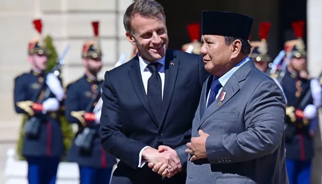 Seskab Teddy mengungkap alasan Presiden Prabowo bertemu Presiden Rusia Vladimir Putin dan Presiden Prancis Emmanuel Macron dalam lawatan ke negaranya.