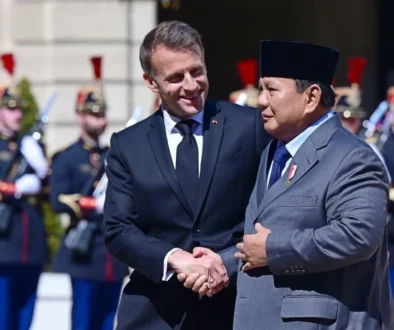 Seskab Teddy mengungkap alasan Presiden Prabowo bertemu Presiden Rusia Vladimir Putin dan Presiden Prancis Emmanuel Macron dalam lawatan ke negaranya.