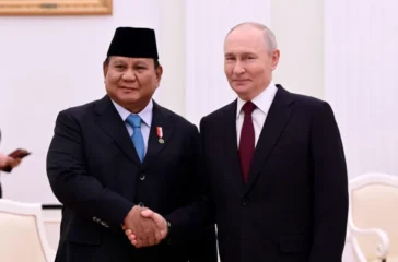 Indonesia mengajukan permintaan pasokan minyak ke Rusia usai pertemuan Presiden Prabowo & Presiden Rusia Vladimir Putin, dengan rencana kontrak jangka panjang.