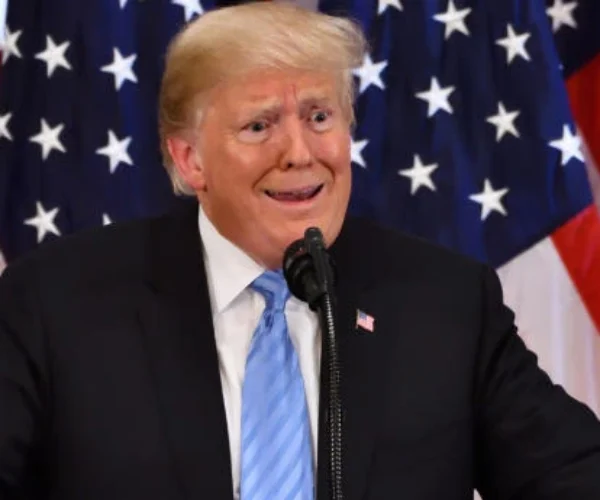 Presiden AS Donald Trump mengumumkan gencatan senjata Lebanon, picu kemarahan menteri Israel karena keputusan disampaikan tanpa voting & menuai kritik oposisi.