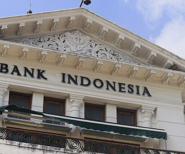 Program Makan Bergizi Gratis disebut mendorong ekonomi daerah dengan anggaran Rp1 triliun per hari yang mengalir ke pekerja, UMKM, dan pemasok pangan.