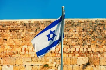 Satu aktivis dan empat jurnalis Indonesia dilaporkan ditangkap angkatan laut Israel saat mengikuti misi kemanusiaan Global Sumud Flotilla di perairan Siprus.