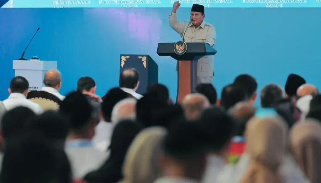 Prabowo Targetkan Semua Kelas Punya Layar Pintar di 2027