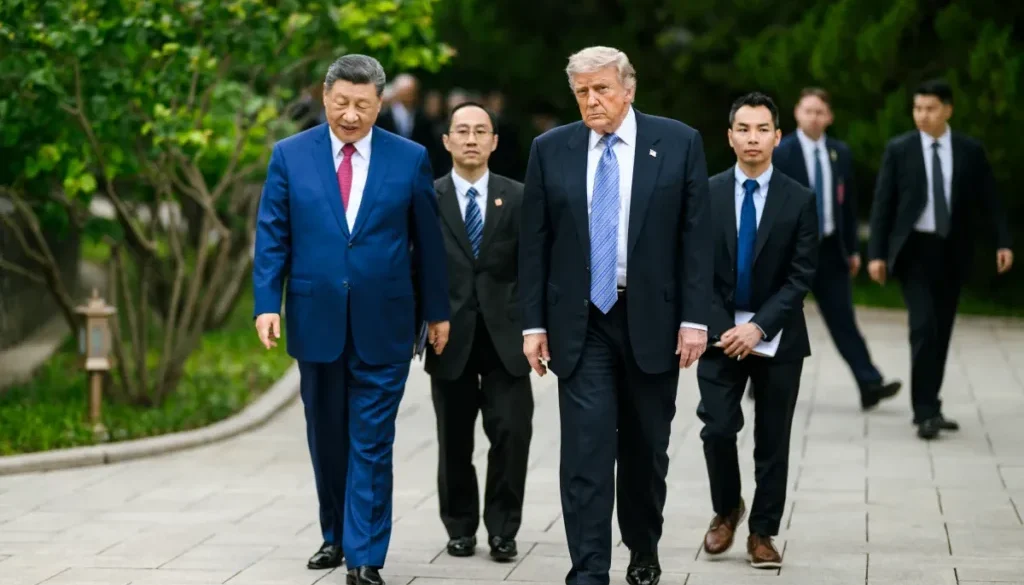 Barang dari China Dibuang Sebelum Rombongan Trump Naik Pesawat