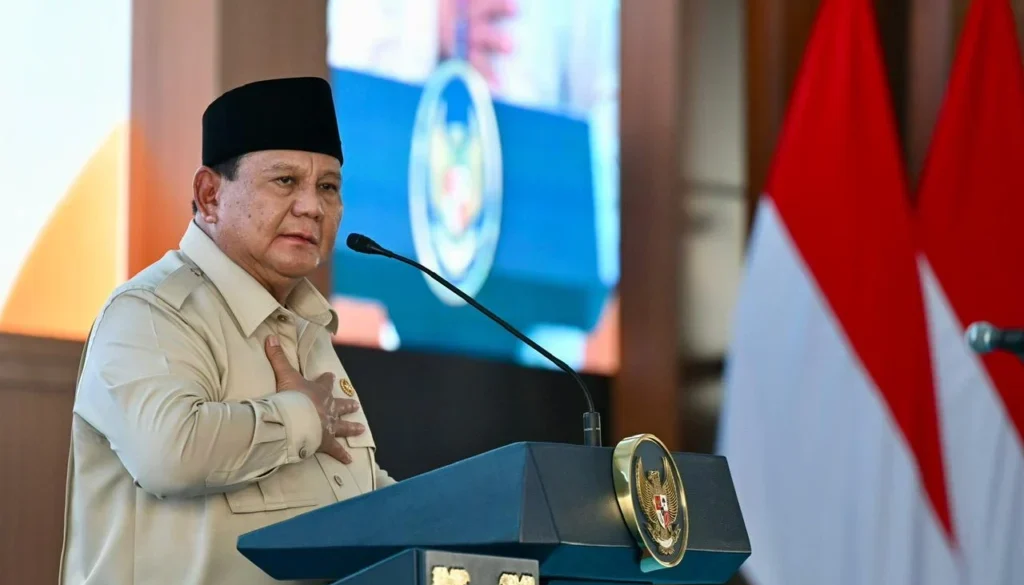 Prabowo targetkan 30.000 koperasi desa Merah Putih beroperasi pada 2026. Program ini dinilai jadi prestasi besar dan dorong ekonomi desa mandiri.