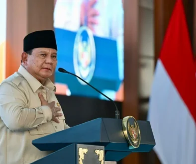 Prabowo menegaskan Indonesia harus memperkuat pertahanan nasional demi menjaga kekayaan alam di tengah konflik global yang memanas.