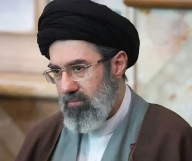 Iran menegaskan proposal damai dengan AS belum disetujui. Mojtaba Khamenei disebut jadi penentu akhir kesepakatan Washington-Teheran.