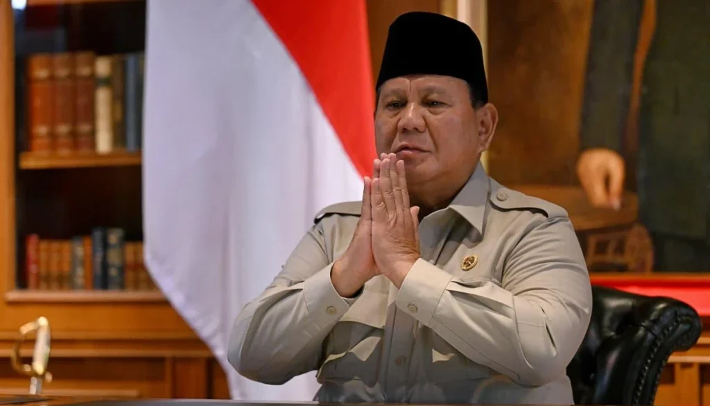 Prabowo targetkan renovasi 288 ribu sekolah rampung 2028, disertai peningkatan kualitas lewat smart classroom dan penambahan smartboard.