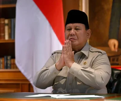 Prabowo targetkan renovasi 288 ribu sekolah rampung 2028, disertai peningkatan kualitas lewat smart classroom dan penambahan smartboard.