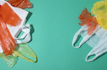 Impor plastik RI naik 1,3% di awal 2026, namun Maret anjlok hampir 15%. China masih jadi pemasok utama bahan baku plastik Indonesia.