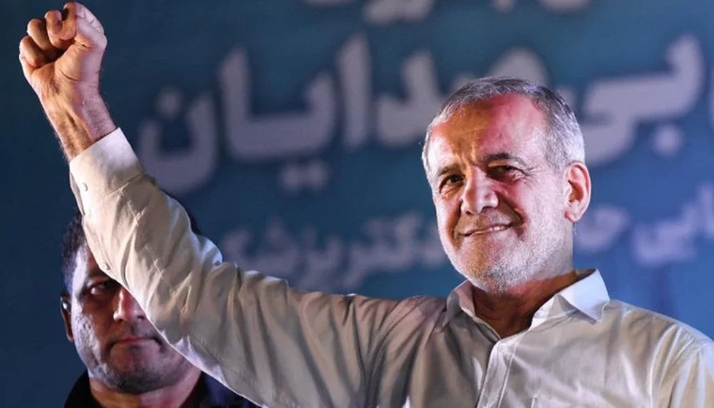 Presiden Iran Masoud Pezeshkian menegaskan tak akan menyerah di tengah tekanan AS, sementara Trump menunda operasi militer demi membuka jalan negosiasi damai.