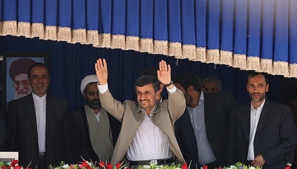 Laporan Sebut AS-Israel Siapkan Ahmadinejad Gantikan Khamenei saat Perang Iran